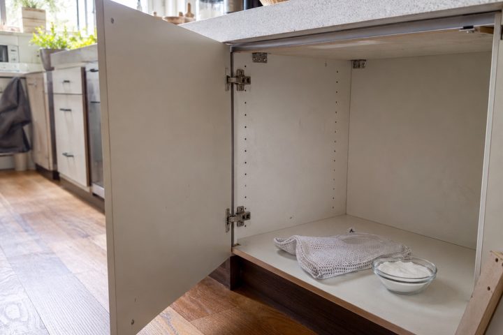 Comment assainir l&rsquo;intérieur d&rsquo;un caisson qui sent le renfermé ?