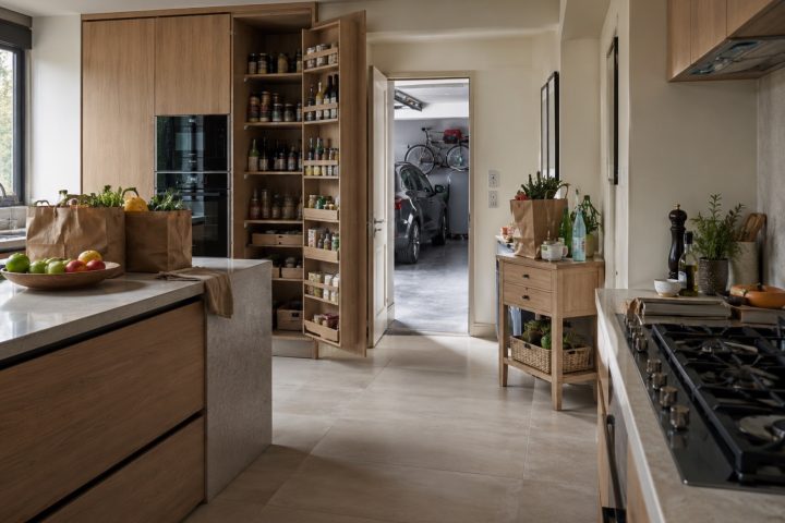 Penser une cuisine quand on décharge les courses depuis le garage