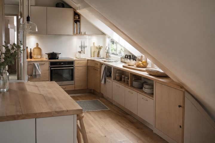 Cuisine sous pente : que faut-il accepter et que peut-on corriger ?