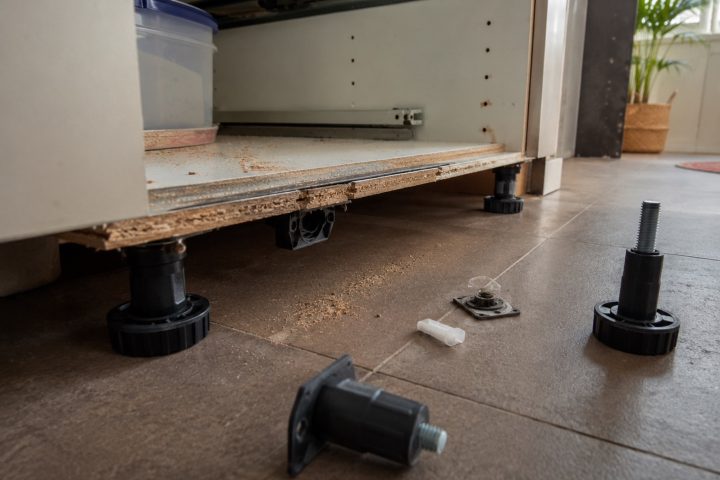 Comment remettre un filetage de pied de caisson qui ne tient plus ?