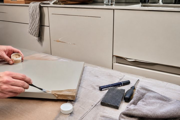 Réparer une façade abîmée : éclat, rayure, gonflement